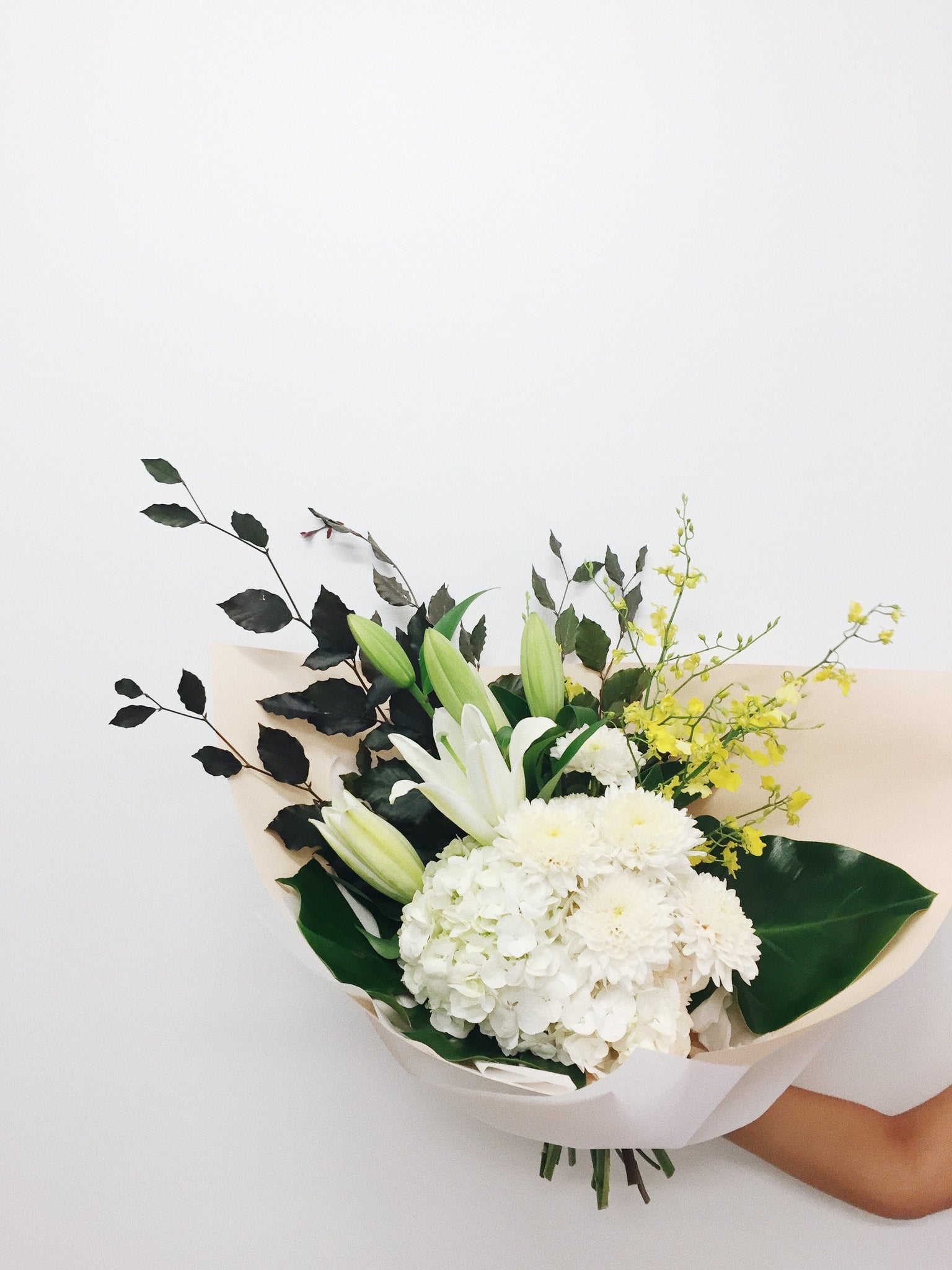 white-bouquet-florist-buderim-delivery-bli-bli